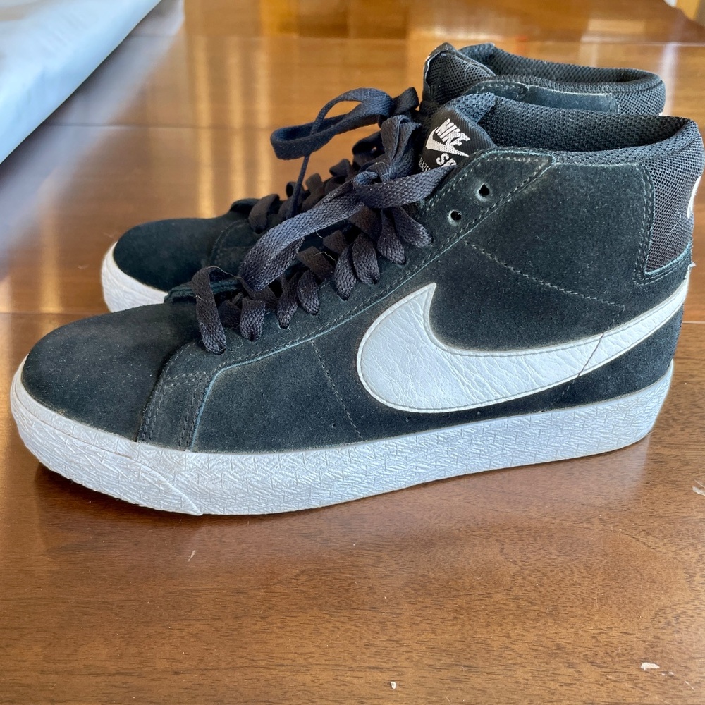NIKE SB Blazer Mid Skate Shoes, Women's Size 6.5, Black and White